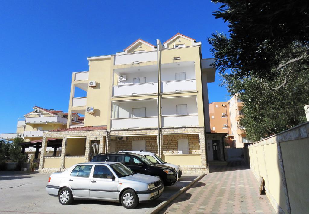 Apartments Party Novalja Exterior foto